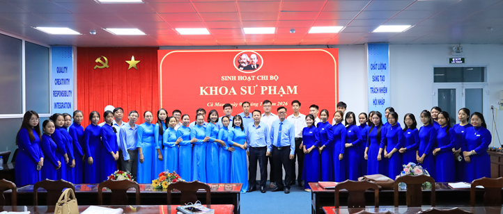 CHI BỘ KHOA SƯ PHẠM TỔ CHỨC LỄ KẾT NẠP ĐẢNG VIÊN